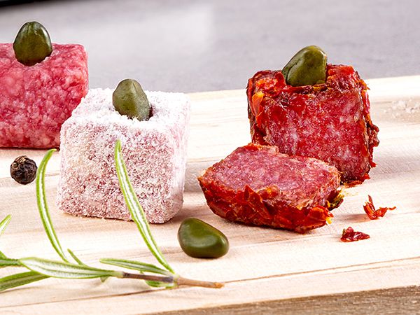 Kramer Schwarzwald Pic Nic Salami Konfekt mit Pistazien und Rosmarin im Detail